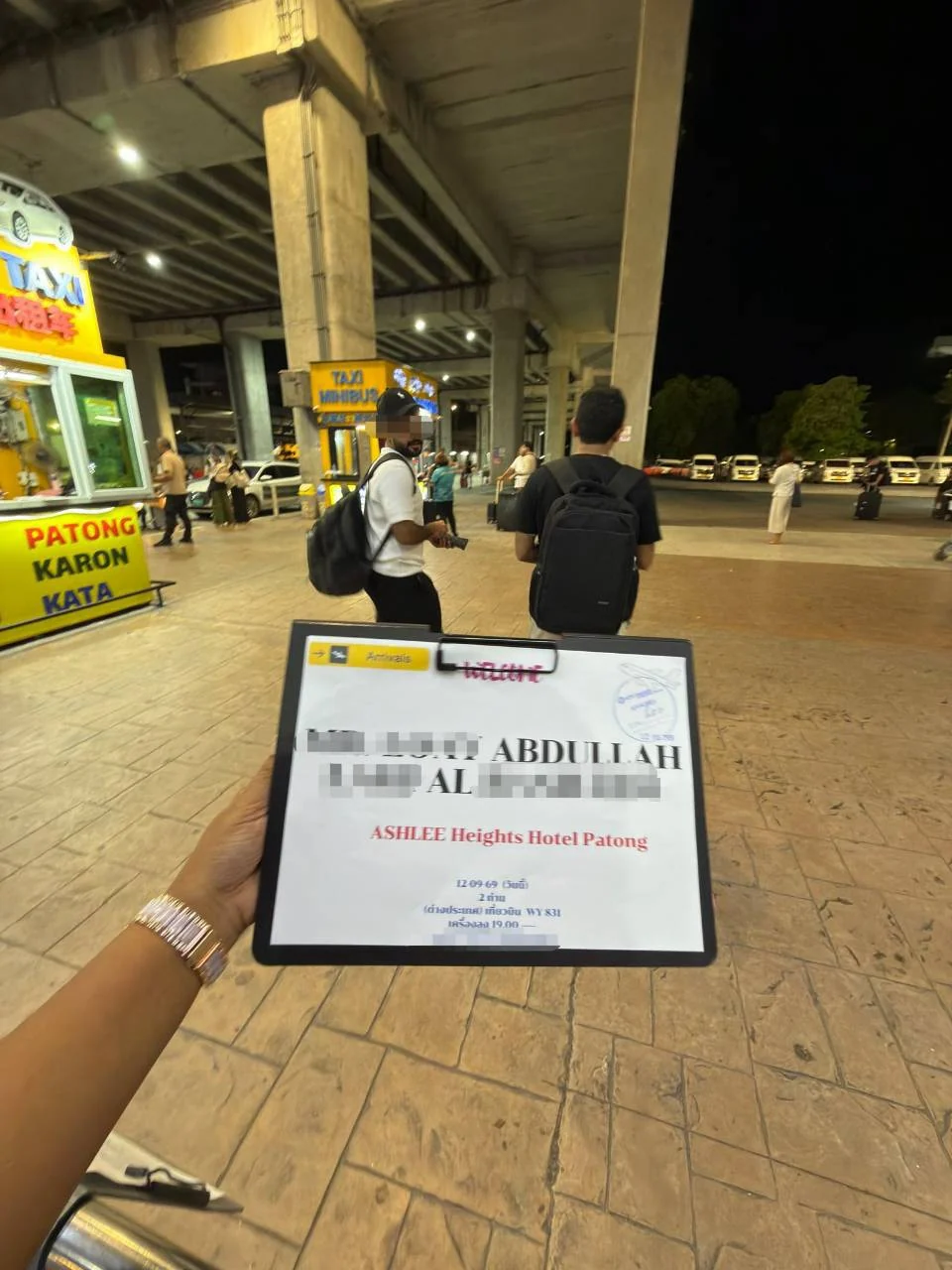 รถตู้รับส่งพนักงานและนักท่องเที่ยว